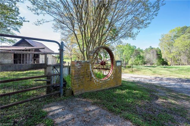 1336 Chinn Lane, Yadkinville, NC 27055