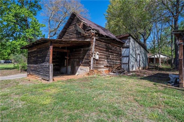 1336 Chinn Lane, Yadkinville, NC 27055