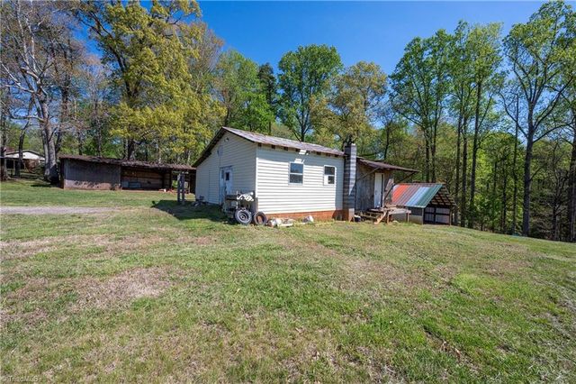 1336 Chinn Lane, Yadkinville, NC 27055