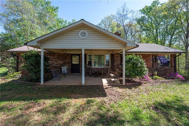 1336 Chinn Lane, Yadkinville, NC 27055