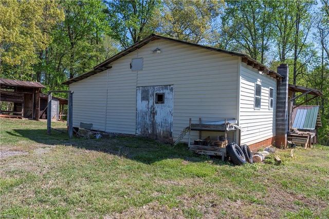 1336 Chinn Lane, Yadkinville, NC 27055