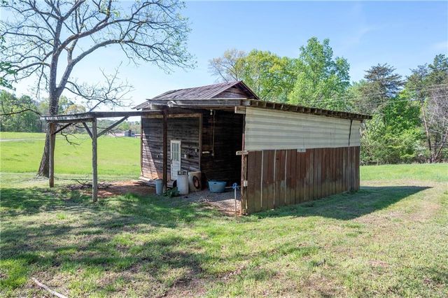 1336 Chinn Lane, Yadkinville, NC 27055
