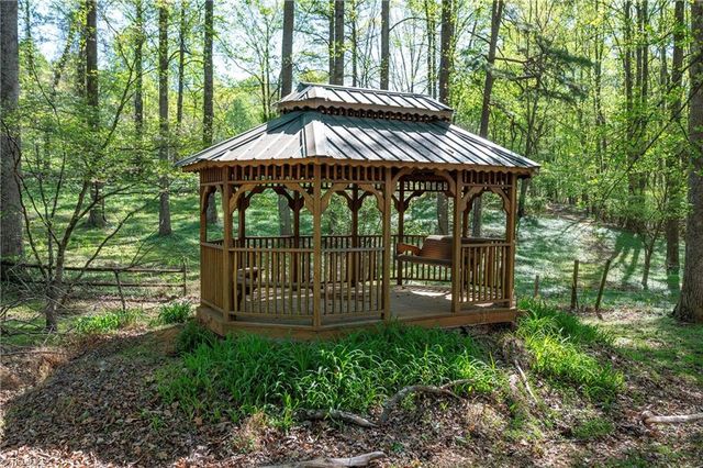 1336 Chinn Lane, Yadkinville, NC 27055