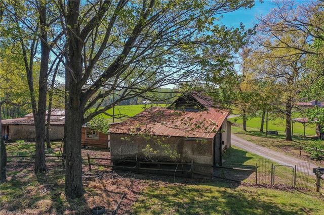 1336 Chinn Lane, Yadkinville, NC 27055