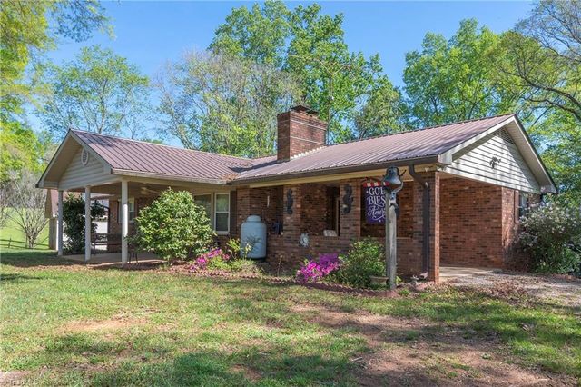 1336 Chinn Lane, Yadkinville, NC 27055