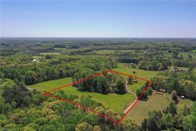 1336 Chinn Lane, Yadkinville, NC 27055