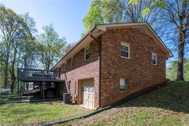 1336 Chinn Lane, Yadkinville, NC 27055