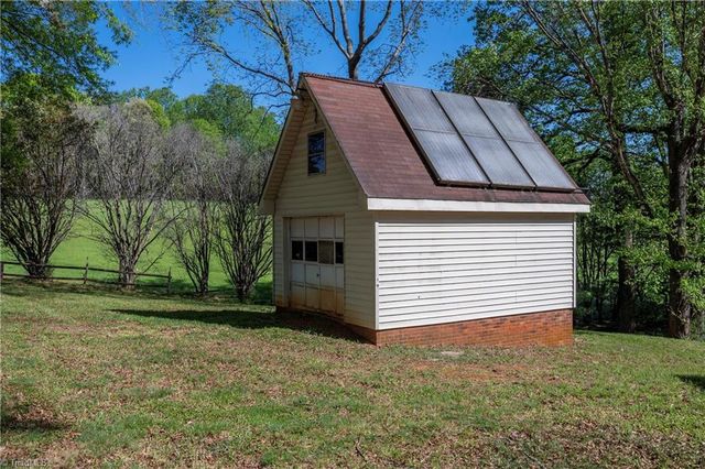 1336 Chinn Lane, Yadkinville, NC 27055