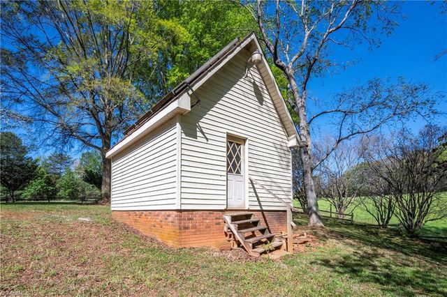1336 Chinn Lane, Yadkinville, NC 27055
