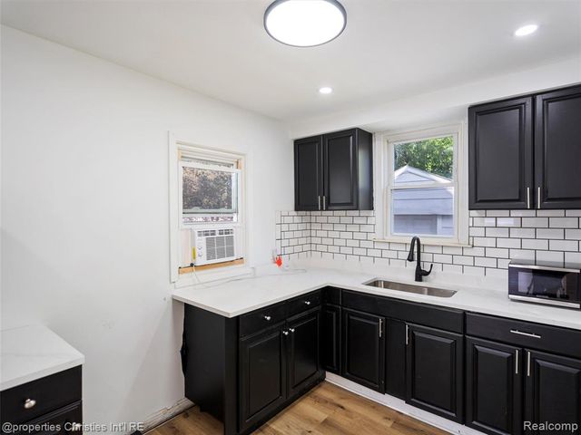 8770 Leroy Street, Oak Park, MI 48237