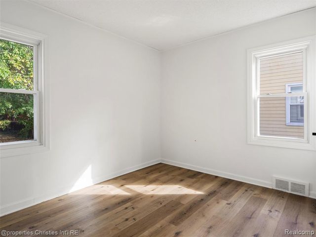 8770 Leroy Street, Oak Park, MI 48237