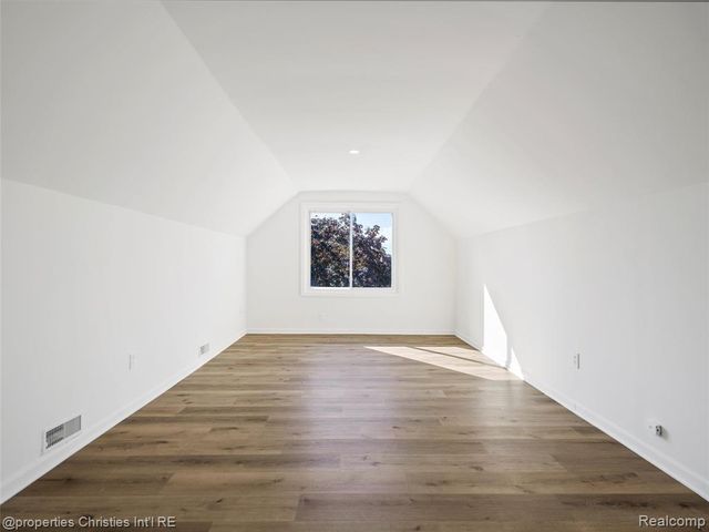 8770 Leroy Street, Oak Park, MI 48237