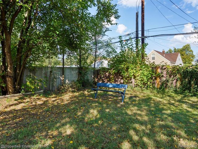 8770 Leroy Street, Oak Park, MI 48237