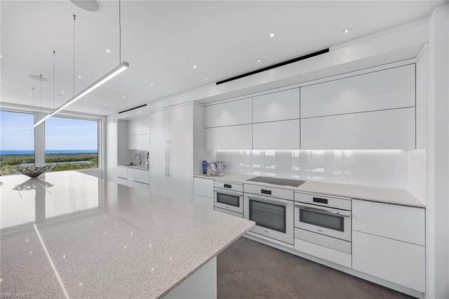 425 Dockside DR # 905, Naples, FL 34110