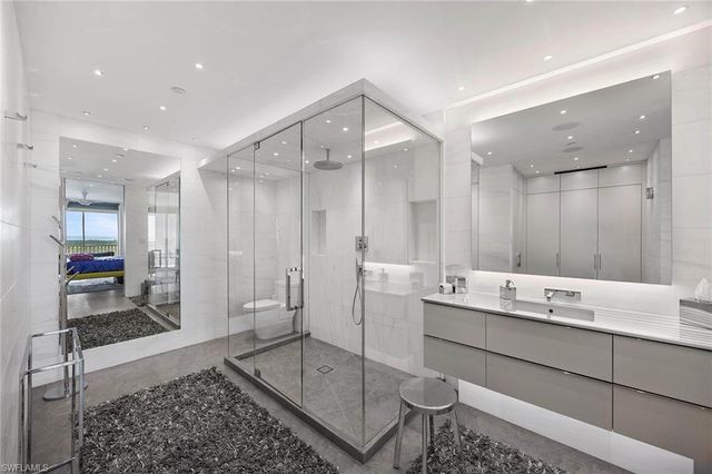 425 Dockside DR # 905, Naples, FL 34110