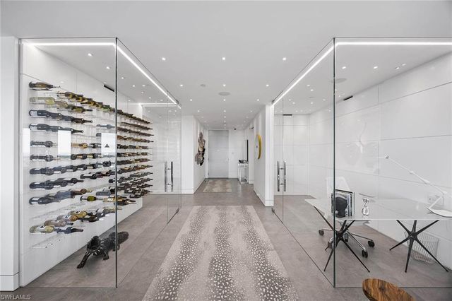 425 Dockside DR # 905, Naples, FL 34110