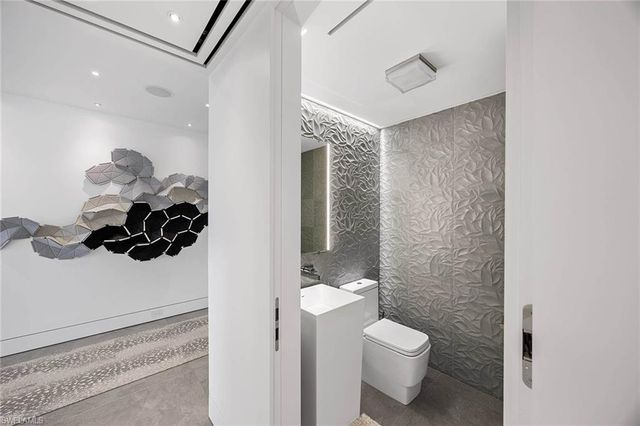 425 Dockside DR # 905, Naples, FL 34110