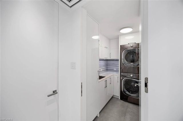 425 Dockside DR # 905, Naples, FL 34110