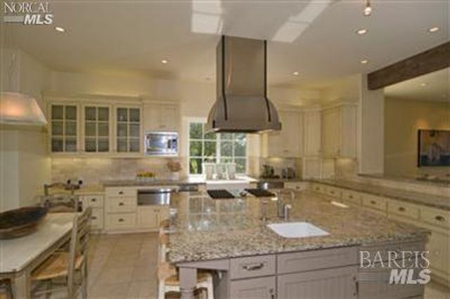 1150 Castle Oaks Dr, Napa, CA 94558