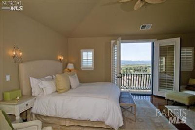 1150 Castle Oaks Dr, Napa, CA 94558