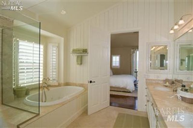 1150 Castle Oaks Dr, Napa, CA 94558