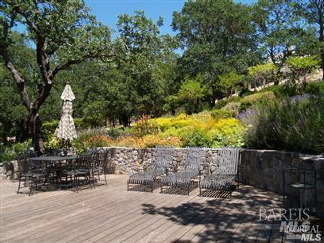 1150 Castle Oaks Dr, Napa, CA 94558