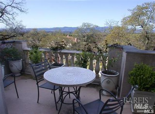 1150 Castle Oaks Dr, Napa, CA 94558