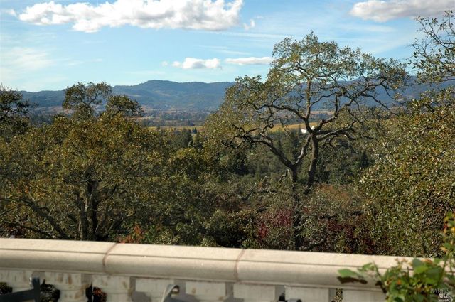 1150 Castle Oaks Dr, Napa, CA 94558