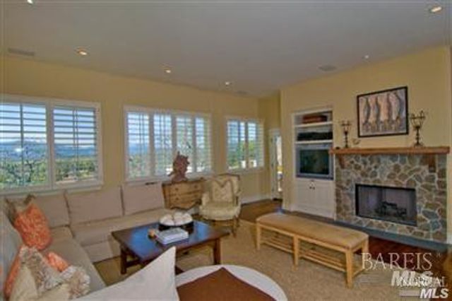 1150 Castle Oaks Dr, Napa, CA 94558