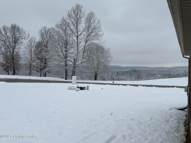 309 River Cliff Blvd, Brandenburg, KY 40108