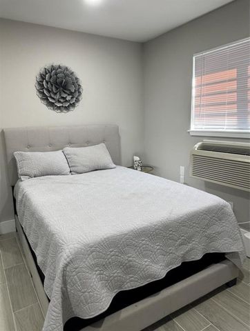 8005 Bowen Street 5, Houston, TX 77051