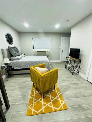 8005 Bowen Street 5, Houston, TX 77051