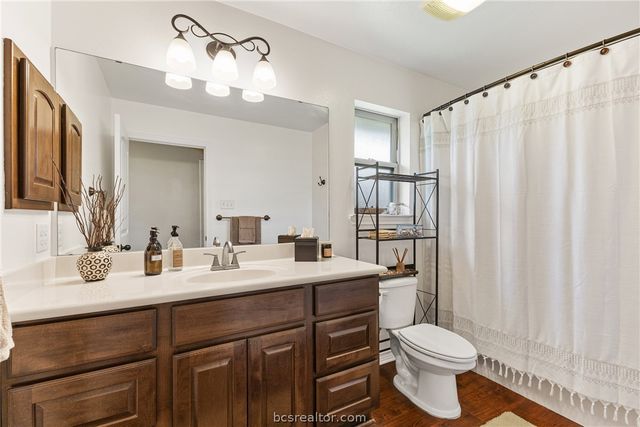 915 Dove Run Trail, College Station, TX 77845