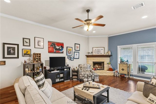 915 Dove Run Trail, College Station, TX 77845