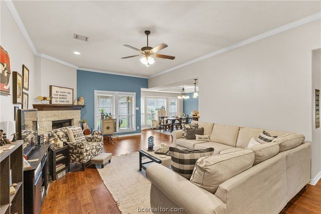 915 Dove Run Trail, College Station, TX 77845