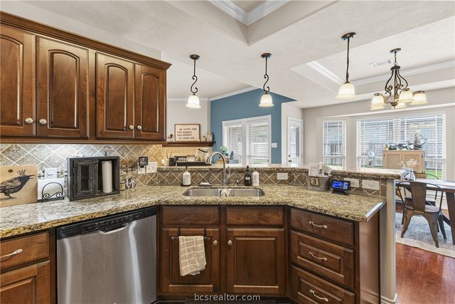 915 Dove Run Trail, College Station, TX 77845