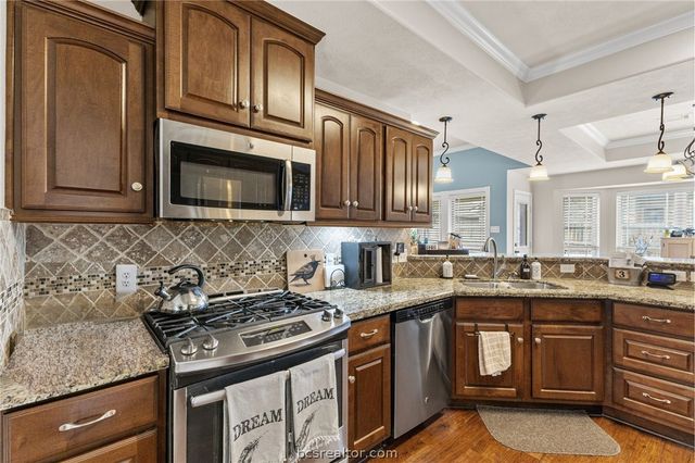 915 Dove Run Trail, College Station, TX 77845