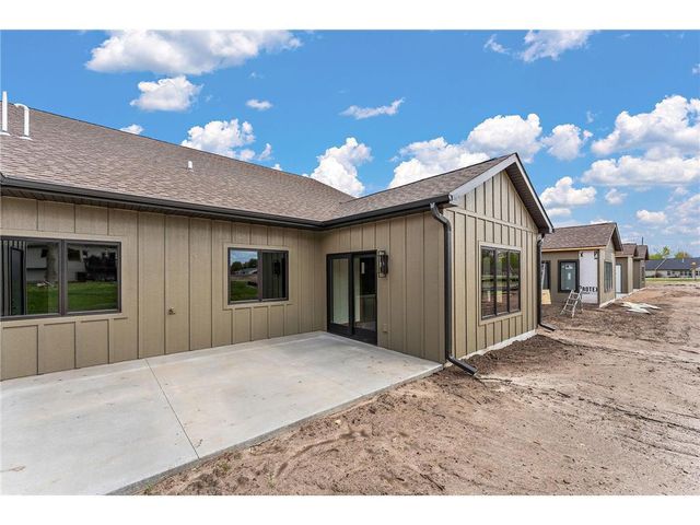 1077 Legend Lane, River Falls, WI 54022
