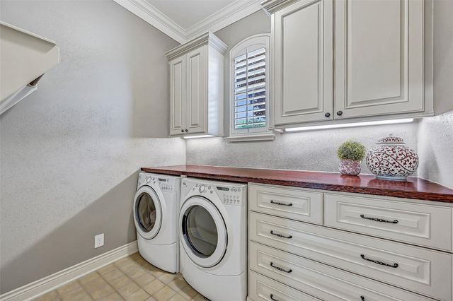 110 Century Drive, Friendswood, TX 77546