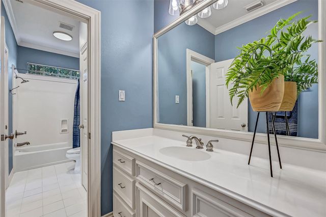 110 Century Drive, Friendswood, TX 77546