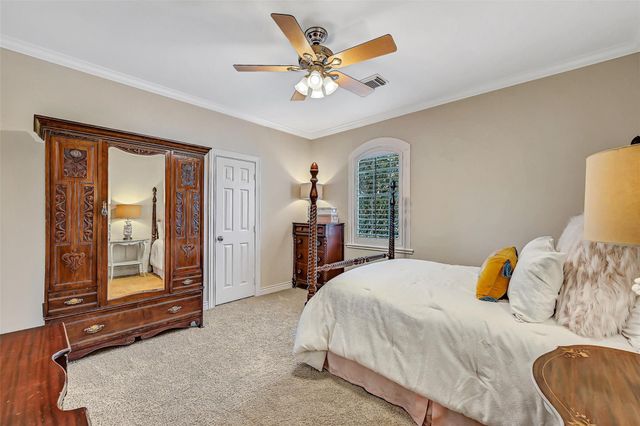 110 Century Drive, Friendswood, TX 77546