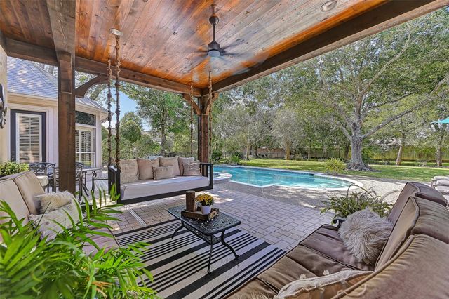 110 Century Drive, Friendswood, TX 77546