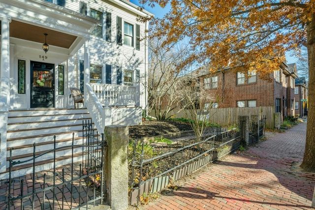 149a Bishop Allen Drive A, Cambridge, MA 02139