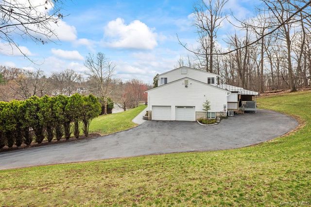 20 Algonquin Circle, Airmont, NY 10952