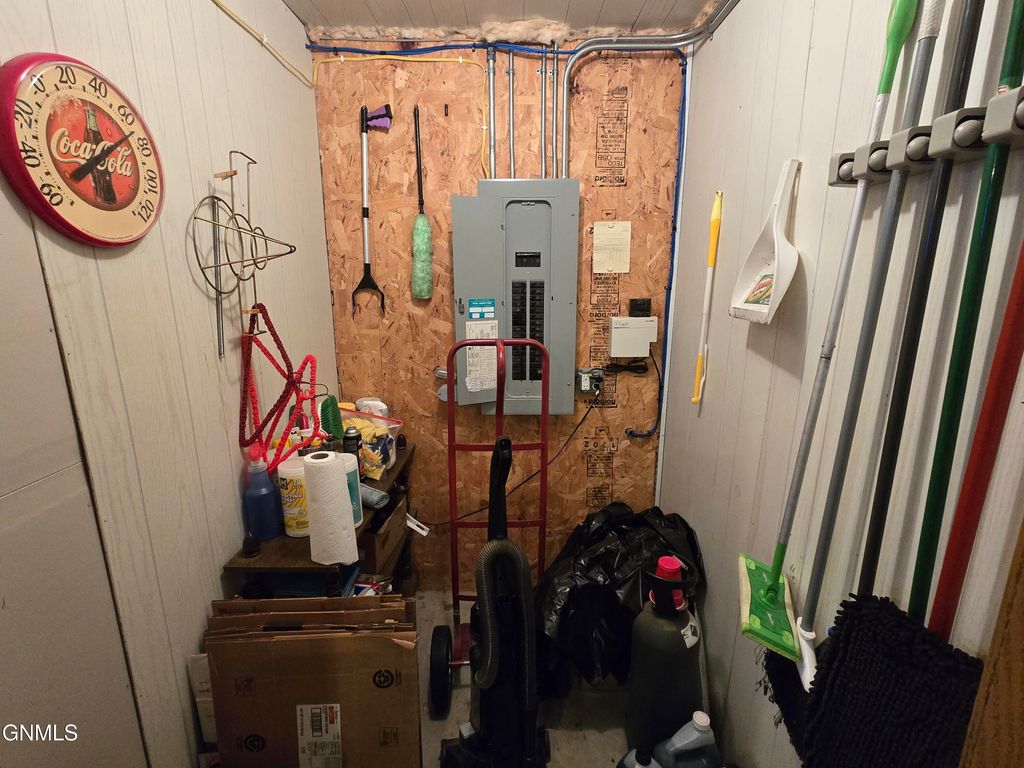 745 1/2 Sherman Street S, Leola, SD 57456 photo 17