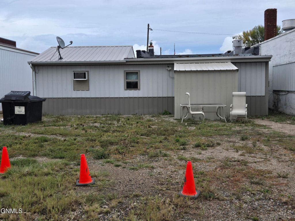 745 1/2 Sherman Street S, Leola, SD 57456 photo 4