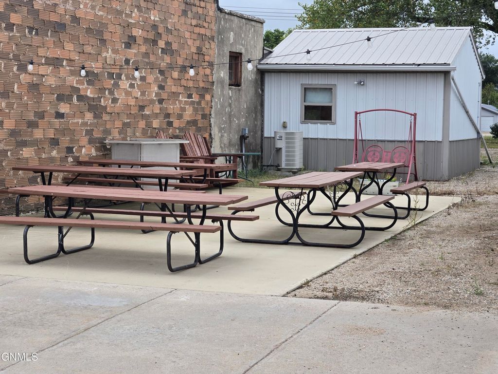 745 1/2 Sherman Street S, Leola, SD 57456 photo 5