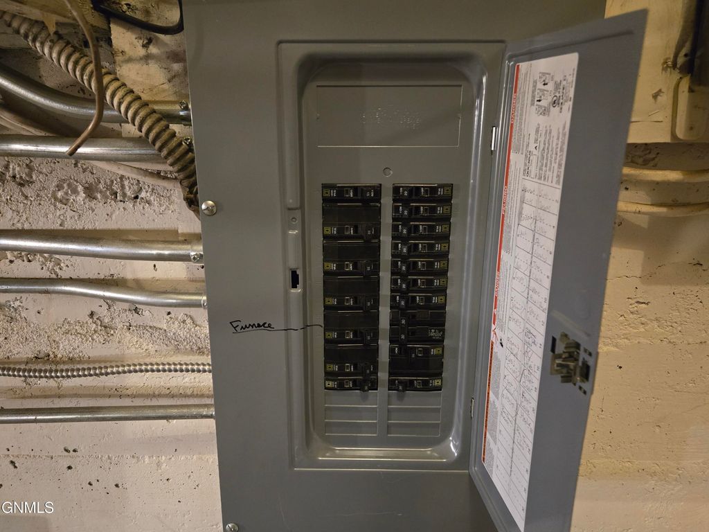 745 1/2 Sherman Street S, Leola, SD 57456 photo 8