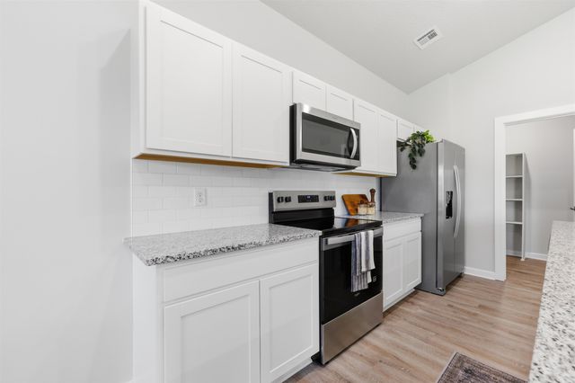 1606 N Topaz Ln, Mulvane, KS 67110