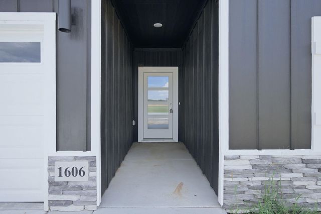 1606 N Topaz Ln, Mulvane, KS 67110